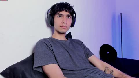 Snapshot of khozler_ chatting on December 29, 6:49 pm khozler_ online show from December 29, 6:49 pm