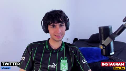 Snapshot of khozler_ chatting on December 16, 6:27 pm khozler_ online show from December 16, 6:27 pm
