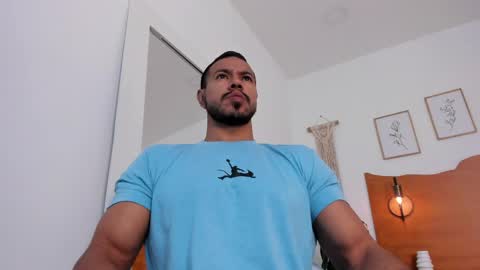 Kilua Muscle guy online show from June 5, 9:20 pm
