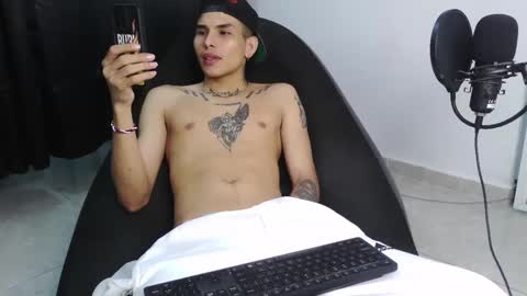 Snapshot of king_bryan19 chatting on February 26, 7:42 am bryan online show from February 26, 7:42 am