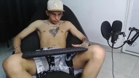 Snapshot of king_bryan19 chatting on February 25, 7:03 pm bryan online show from February 25, 7:03 pm