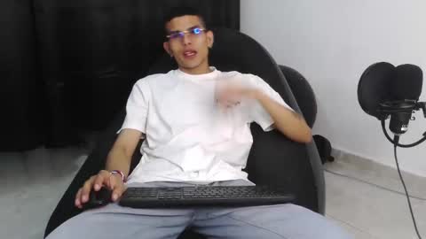 Snapshot of king_bryan19 chatting on February 23, 3:29 am bryan online show from February 23, 3:29 am
