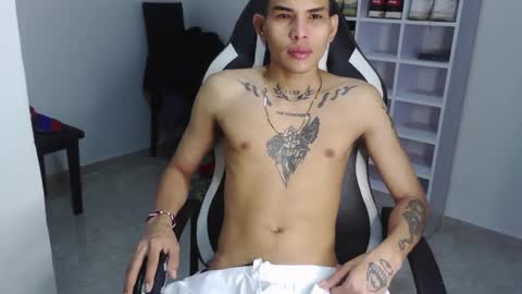 Snapshot of king_bryan19 chatting on January 2, 4:46 pm bryan online show from January 2, 4:46 pm