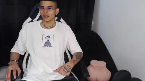 Snapshot of king_bryan19 chatting on March 4, 8:38 pm bryan online show from March 4, 8:38 pm