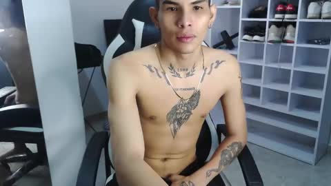 Snapshot of king_bryan19 chatting on December 3, 2:38 pm bryan online show from December 3, 2:38 pm
