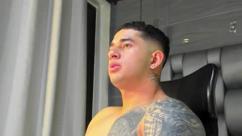 Angel Falconer online show from November 29, 3:30 am