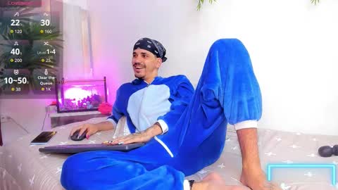 Snapshot of king_voy chatting on October 7, 10:58 pm king voy online show from October 7, 10:58 pm