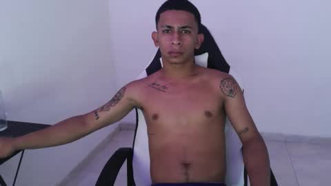 DOMINANT ALPHA KINGS online show from March 22, 10:04 pm