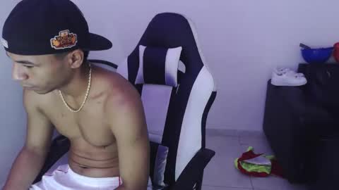 DOMINANT ALPHA KINGS online show from March 18, 8:23 pm