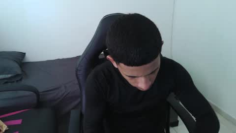 DOMINANT ALPHA KINGS online show from April 19, 10:23 pm