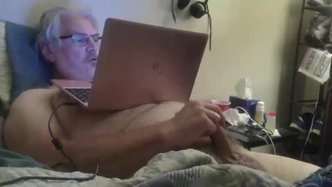 kingtongue10 online show from May 1, 6:38 am