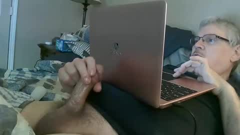 kingtongue10 online show from January 1, 4:50 pm