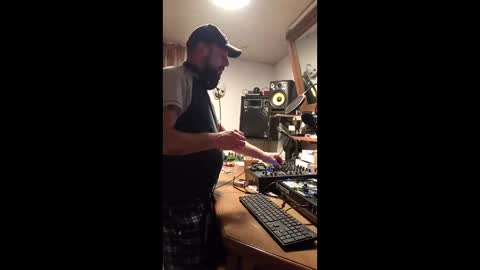 kinky_413x online show from March 8, 7:40 pm