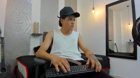 Snapshot of kinky_spice69 chatting on September 10, 7:23 pm online show from September 10, 7:23 pm