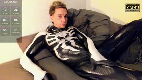 kinky_spidey online show from December 15, 8:25 pm