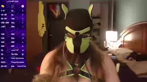 Snapshot of kinkywolf87 chatting on October 10, 5:40 pm kinkywolf87 online show from October 10, 5:40 pm