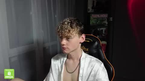 Snapshot of kirill_20_cm chatting on October 16, 1:02 am Kirill and Andrey online show from October 16, 1:02 am
