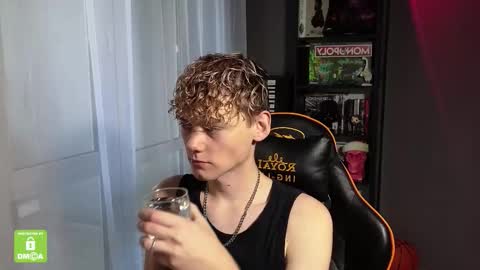 Snapshot of kirill_20_cm chatting on September 29, 1:52 pm Kirill and Andrey online show from September 29, 1:52 pm