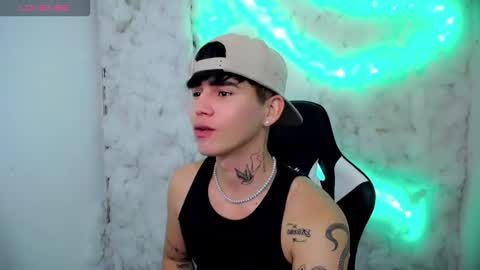 kiss_whitee online show from November 30, 11:51 pm