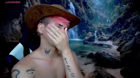 kiss_whitee online show from February 3, 6:22 am