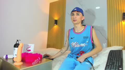 kitty_gill online show from January 14, 11:31 am