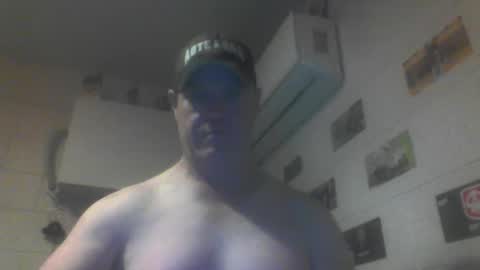kiwiguy19773 online show from April 28, 7:13 am