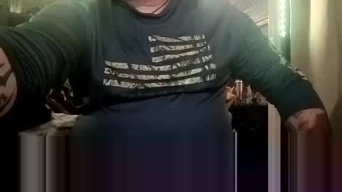 Snapshot of knock2wice1975 chatting on February 18, 2:16 am knock2wice1975 online show from February 18, 2:16 am