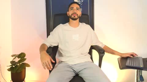 kratoswolf online show from June 5, 3:40 pm