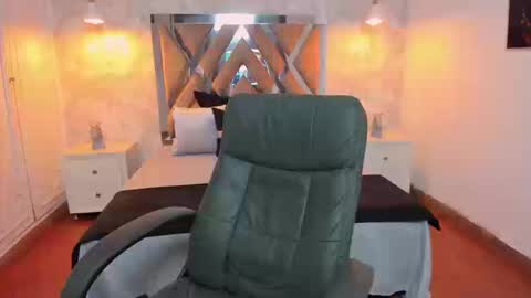 Snapshot of kraven_lust chatting on September 18, 4:47 am Kraven online show from September 18, 4:47 am