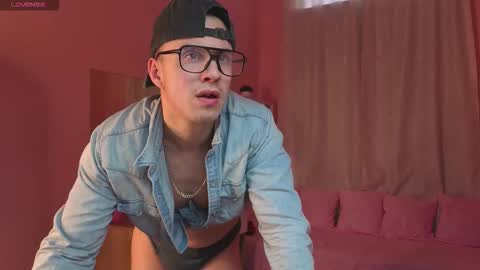 kris_braun online show from March 7, 5:27 am