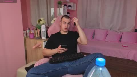 kris_braun online show from March 8, 11:36 am