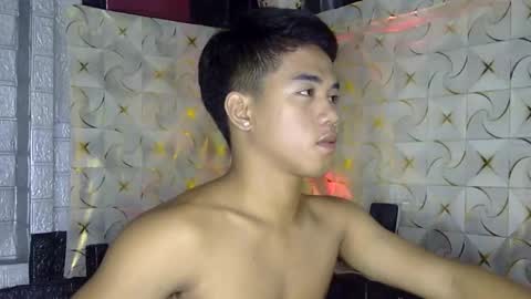 kritthanarkorn online show from April 22, 3:50 pm