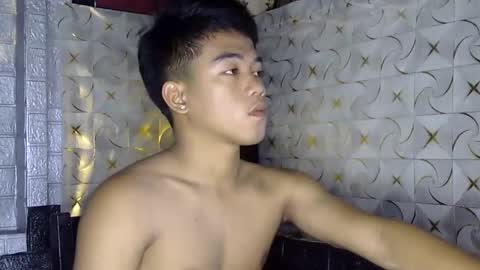 kritthanarkorn online show from April 19, 3:17 am