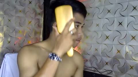 kritthanarkorn online show from April 3, 4:09 am