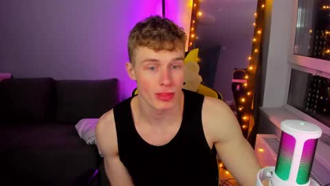 kurt_hanssen online show from April 19, 6:21 pm