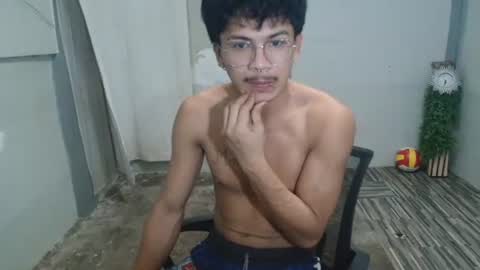 kyle_lourence online show from May 22, 5:51 pm