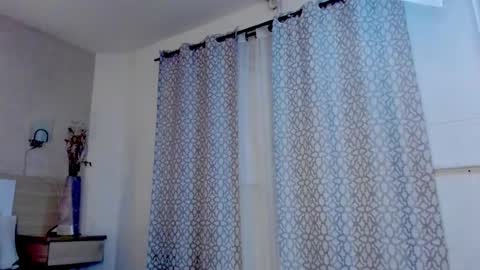 kylenorth_ online show from October 28, 8:11 pm