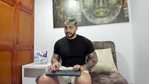 kylenorth_ online show from July 26, 11:40 am