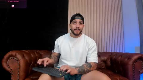 kylenorth_ online show from February 18, 2:04 pm