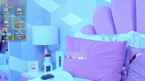 Snapshot of kyliemonnet chatting on December 13, 1:15 am Kylie jl online show from December 13, 1:15 am