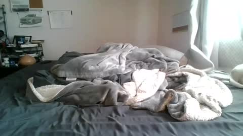 lacrioxcum18 online show from December 3, 10:05 pm