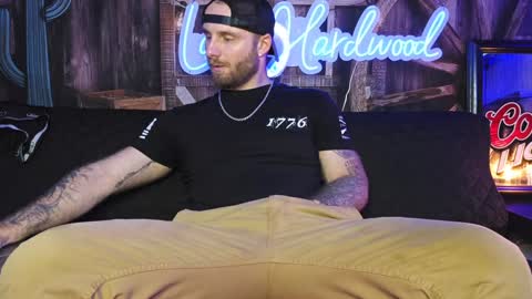 Snapshot of lancehardwood222 chatting on December 29, 2:17 am LANCE online show from December 29, 2:17 am