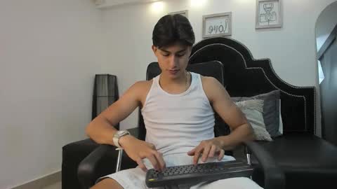 landercruz online show from October 15, 4:20 am