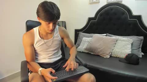 landercruz online show from October 9, 4:28 am