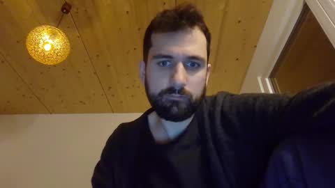 laraaan online show from March 15, 6:25 pm