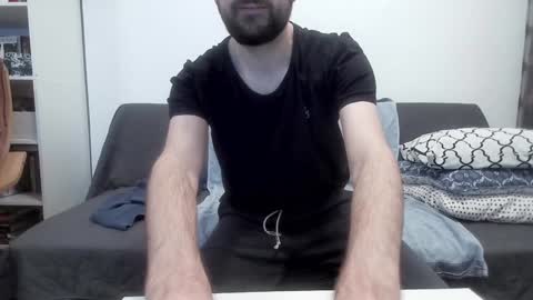 laraaan online show from December 28, 6:18 pm