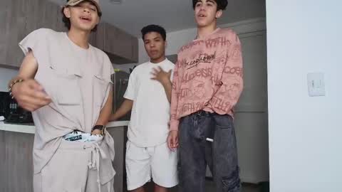 Snapshot of latin_naughty_boys chatting on September 22, 6:29 pm latin_naughty_boys online show from September 22, 6:29 pm