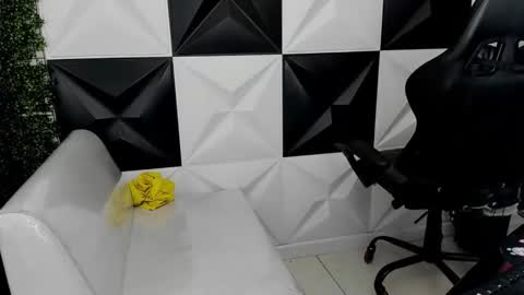 Snapshot of latinhotboy_19 chatting on October 8, 7:07 pm latinhotboy_19 online show from October 8, 7:07 pm