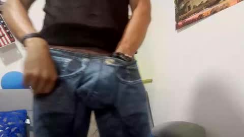 Snapshot of latinmartin254 chatting on October 11, 3:21 am latinmartin254 online show from October 11, 3:21 am