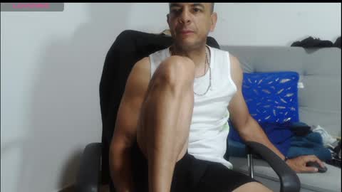 latinmartin254 online show from April 23, 1:54 am